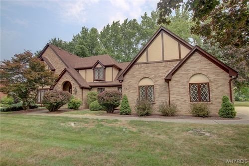 42 Fox Chapel Dr, Orchard Park, NY, 14127-3024 | Card Image