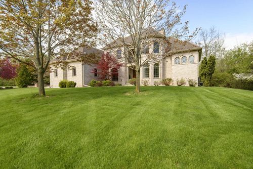 10935 N Oriole Lane, Mequon, WI, 53092 | Card Image
