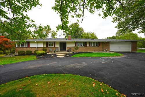 100 Bridle Ln, Elma, NY, 14059-9452 | Card Image
