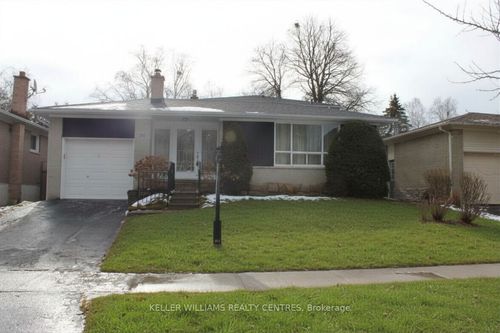 356 Dennie Avenue, Newmarket, ON, L3Y4M7 | Card Image
