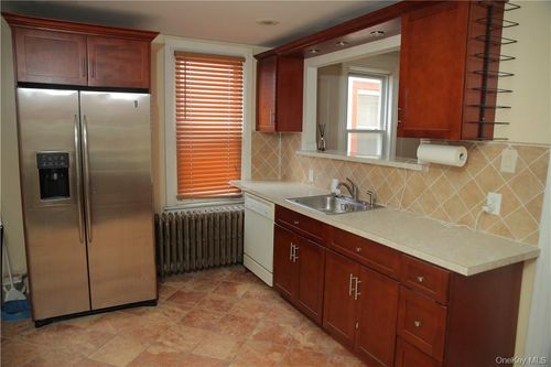 4457 Mundy Ln, Bronx, NY, 10466-1127 | Card Image