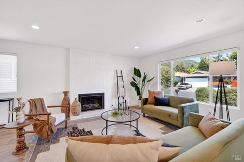 309 Mountain View Drive, Healdsburg, CA, 95448 | Card Image