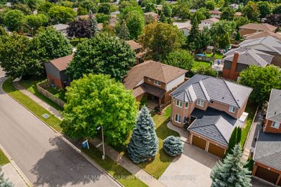 3099 Shannon Cres, House other with 3 bedrooms, 4 bathrooms and 6 parking in Oakville ON | Image 2