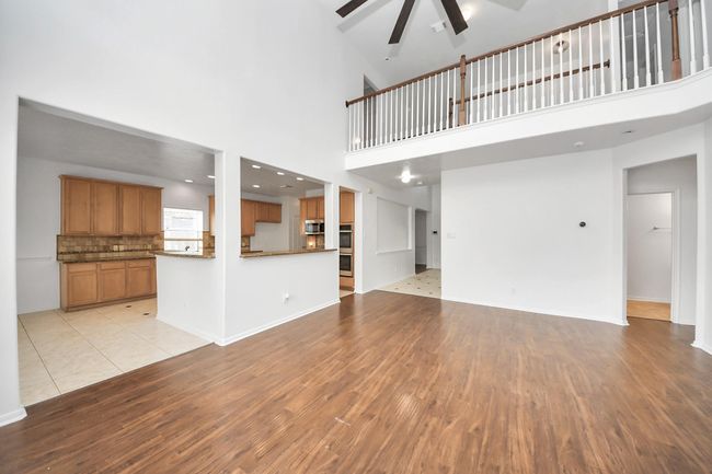 1605 Spring Glen Ln, House other with 5 bedrooms, 4 bathrooms and 2 parking in Pearland TX | Image 8