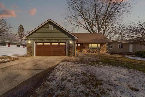 562 Maple Dr, Owatonna, MN, 55060-1967 | Card Image
