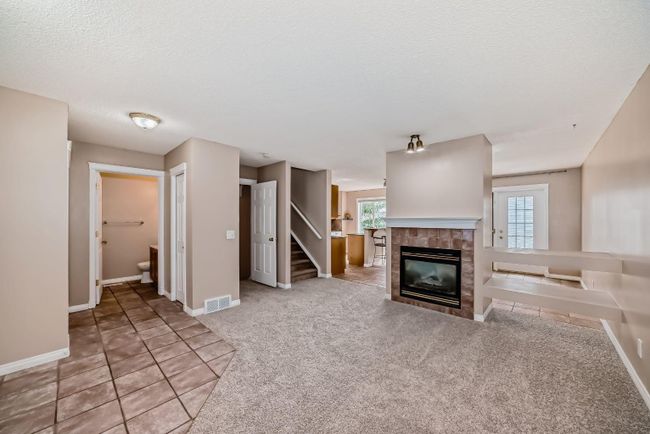 118 Hidden Creek Gardens Nw, Home with 3 bedrooms, 2 bathrooms and 4 parking in Calgary AB | Image 3