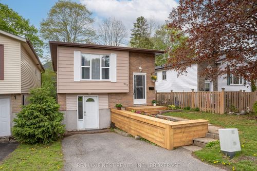 952 Old Colony Rd, Kingston, ON, K7P1J7 | Card Image