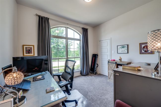 Office space with light colored carpet | Image 5