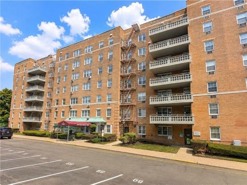 6b-84-39 153rd Ave, Howard Beach, NY, 11414-1900 | Card Image