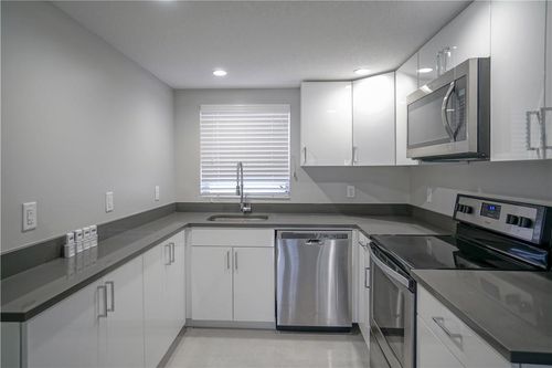 apt-4-640 Ne 7th Ave, Fort Lauderdale, FL, 33304-4655 | Card Image