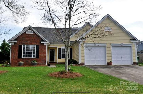 5416 Hedgecrest Pl, Charlotte, NC, 28269-2106 | Card Image