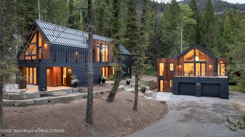 6635 W Us Highway 22, Wilson, WY, 83014-5280 | Card Image