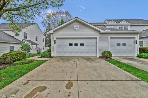 833 Overlook Ridge Dr, Cleveland, OH, 44109-3794 | Card Image