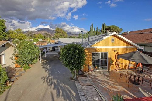 11034 Scoville Ave, Sunland, CA, 91040-2014 | Card Image