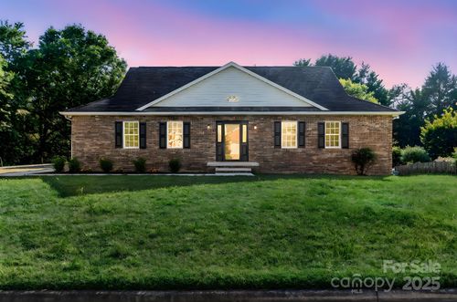 915 Barrington Dr Ne, Lenoir, NC, 28645-3859 | Card Image