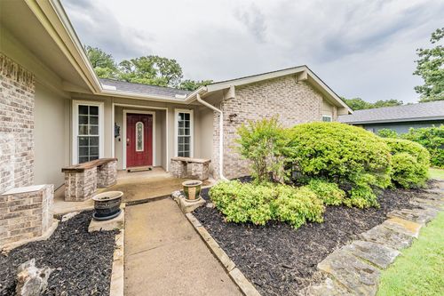 303 Shelmar Dr, Euless, TX, 76039-2835 | Card Image
