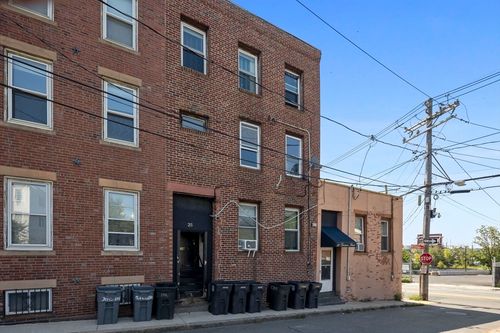 25 Division St, Chelsea, MA, 02150-2744 | Card Image