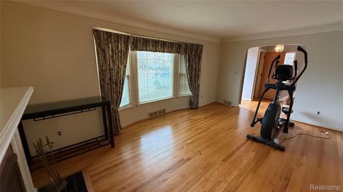 1021 Kings Hwy, Lincoln Park, MI, 48146-4207 | Card Image