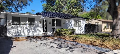 0-875 Ne 130th St, North Miami, FL, 33161-4943 | Card Image