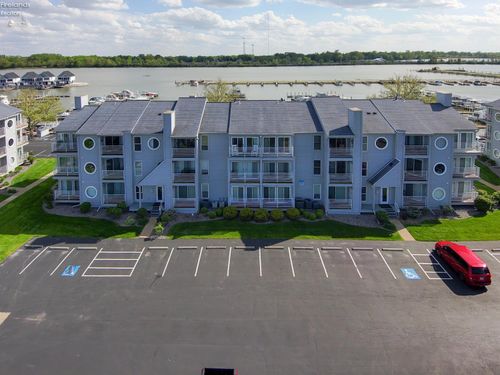 216 Clinton Reef Dr, Port Clinton, OH, 43452-9317 | Card Image