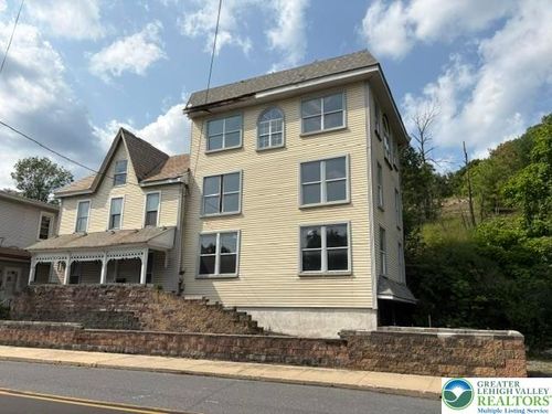 581 Mauch Chunk Rd, Palmerton, PA, 18071-1105 | Card Image