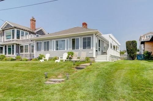 32 Esplanade, Middletown, RI, 02842-6021 | Card Image