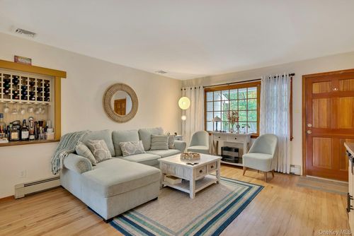 210 3rd St, Laurel, NY, 11948-1602 | Card Image