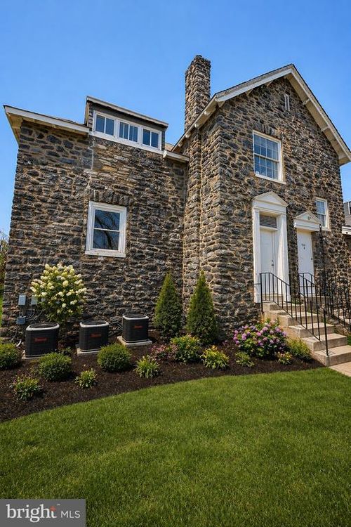 r2-5608 Ridge Ave, PHILADELPHIA, PA, 19128-2733 | Card Image