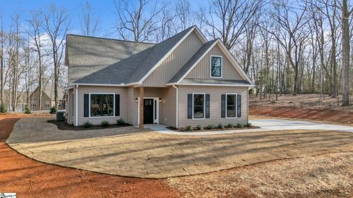124 James Dr, Townville, SC, 29689-3031 | Card Image