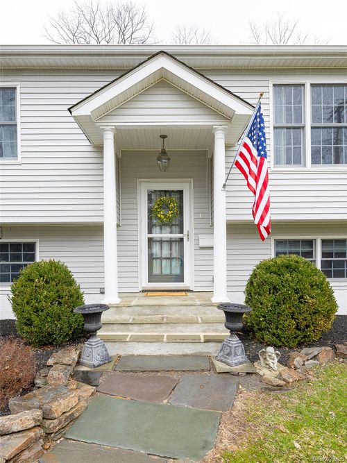 41 Cornell Ave, Red Hook, NY, 12571-1000 | Card Image