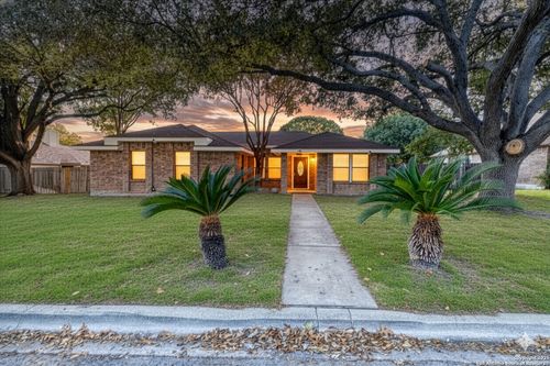 141 Cottonwood, Uvalde, TX, 78801-6805 | Card Image