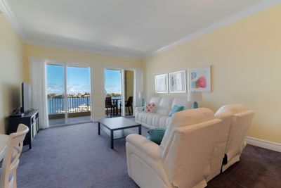 622 - 806 E Windward Way, Condo with 3 bedrooms, 2 bathrooms and null parking in Lantana FL | Image 2