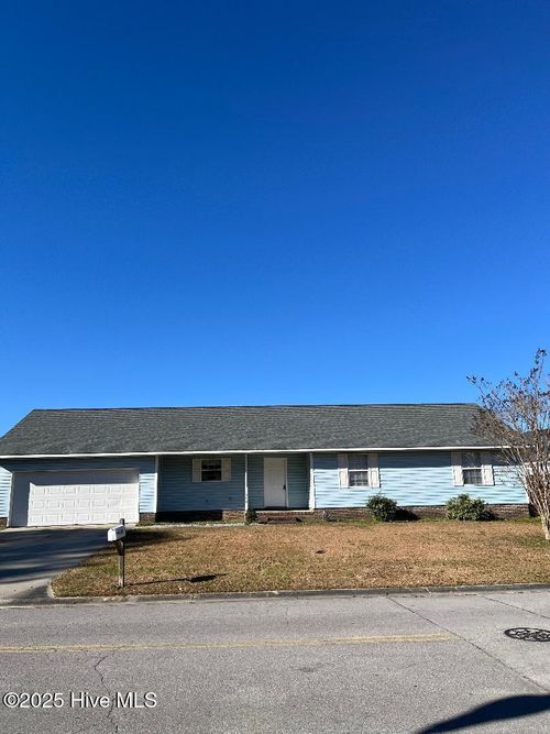 1646 New Bern St, Newport, NC, 28570-9634 | Card Image