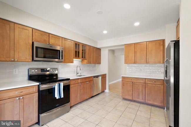 7390 Stream Way, Townhouse with 3 bedrooms, 4 bathrooms and null parking in SPRINGFIELD VA | Image 4