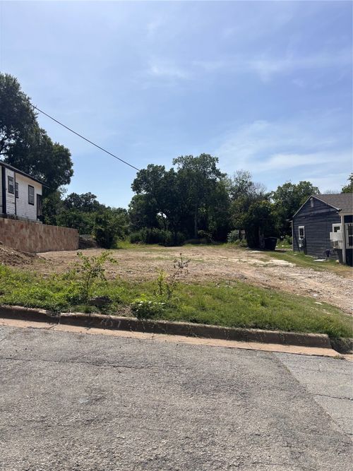 2707 Refugio Ave, Fort Worth, TX, 76164-7056 | Card Image