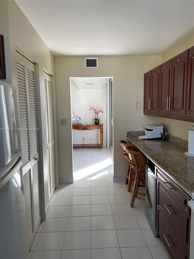 APT-2705 - 1370 S Ocean Blvd, Condo with 2 bedrooms, 2 bathrooms and null parking in Pompano Beach FL | Image 10