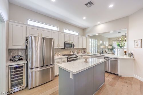 26 Emerald Dunes Cir, Henderson, NV, 89052-6617 | Card Image