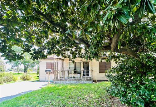 1217 4th Ave S, Texas City, TX, 77590-8608 | Card Image