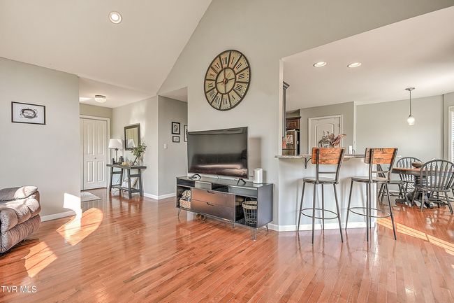 517 W Glade St, House other with 3 bedrooms, 3 bathrooms and null parking in Glade Spring VA | Image 9