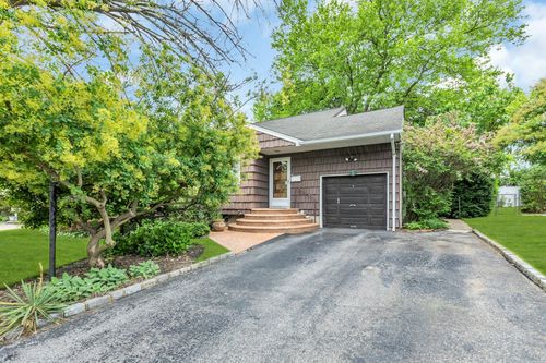 14 Warren Pl, Plainview, NY, 11803-3719 | Card Image
