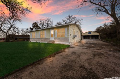 1003 6th St, Floresville, TX, 78114-2055 | Card Image