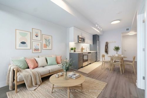 805-2525 Bathurst St, Toronto, ON, M6B2Y9 | Card Image