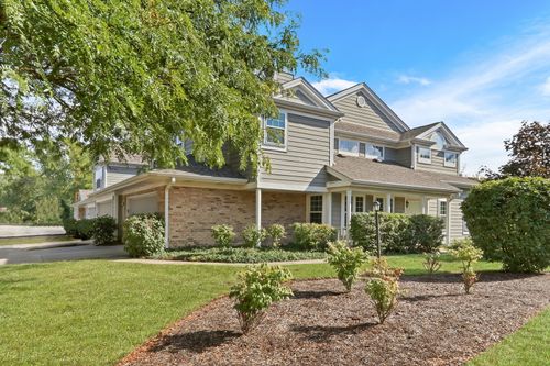 211 Woodstone Dr, Buffalo Grove, IL, 60089-6703 | Card Image