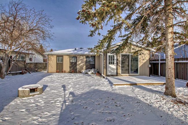8815 36 Avenue Nw, Home with 3 bedrooms, 1 bathrooms and 4 parking in Calgary AB | Image 30