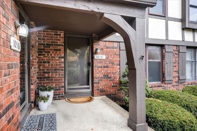 10577 Foster Street, Townhouse with 3 bedrooms, 2 bathrooms and null parking in Overland Park KS | Image 2