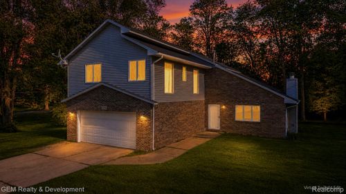 1111 Sarah Rd, Pinckney, MI, 48169-8000 | Card Image