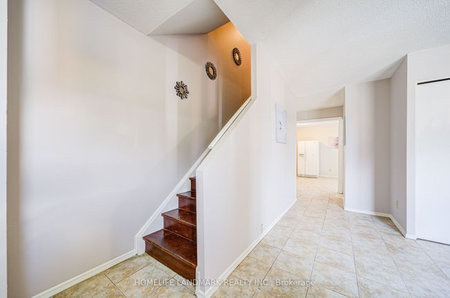 2 - 401 Keats Way, Condo with 5 bedrooms, 3 bathrooms and 1 parking in Waterloo ON | Image 6