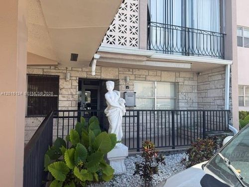 201-3640 Nw 9th St, Miami, FL, 33125-3878 | Card Image