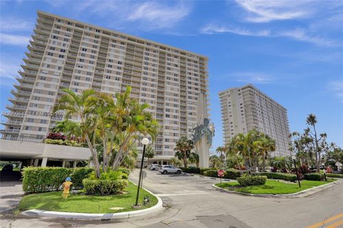 ph10-300 Bayview Dr, Sunny Isles Beach, FL, 33160-4773 | Card Image