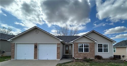 802 Sw Shorthorn Dr, Grain Valley, MO, 64029-9025 | Card Image